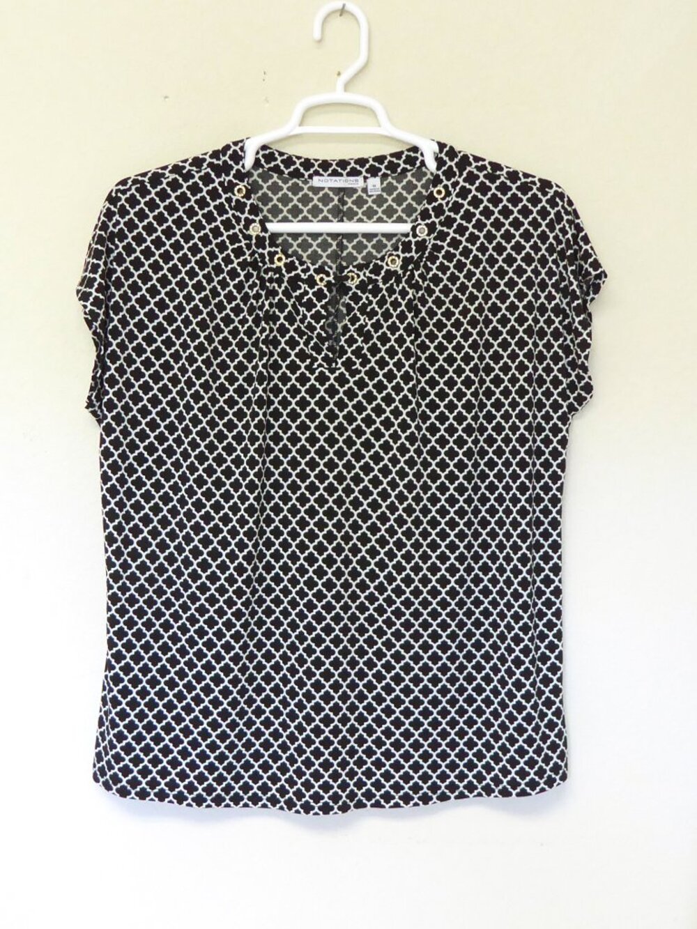 Notations black and white clover gold rhinestone grommet detail top size 1X